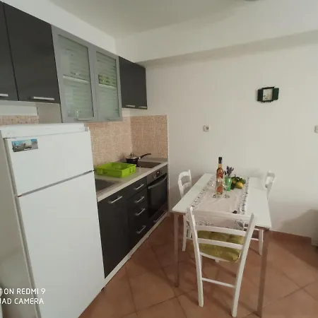 安娜马里公寓 *