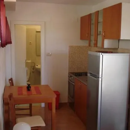 安娜马里公寓 Komiža