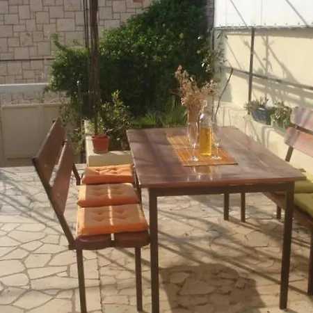 安娜马里公寓 Komiža